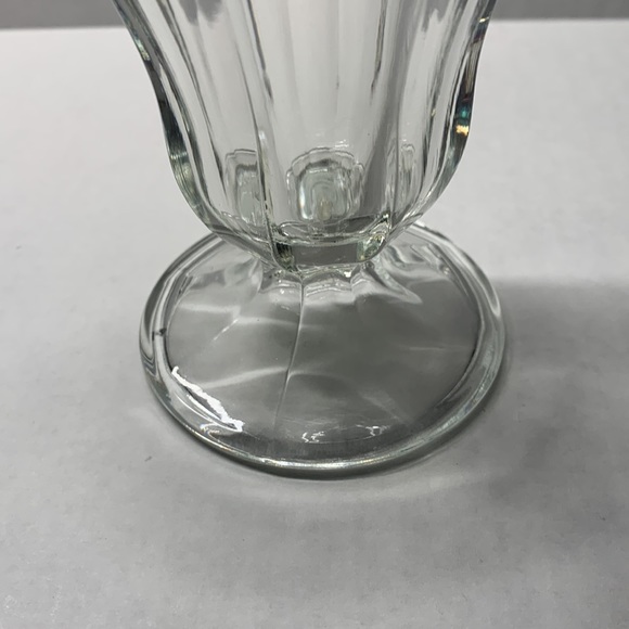 Vintage milkshake ice cream float glass. - Picture 3 of 5